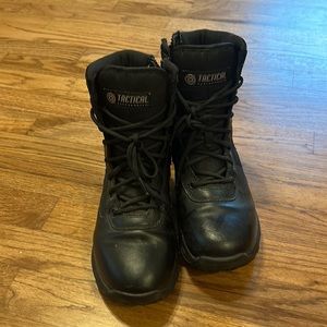 Woman’s tactical boots. Black.